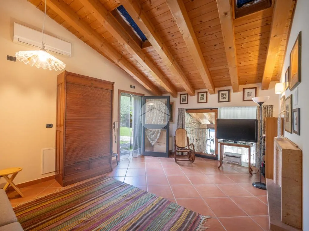 Soggiorno - Rustic Corte with Pool in Costermano