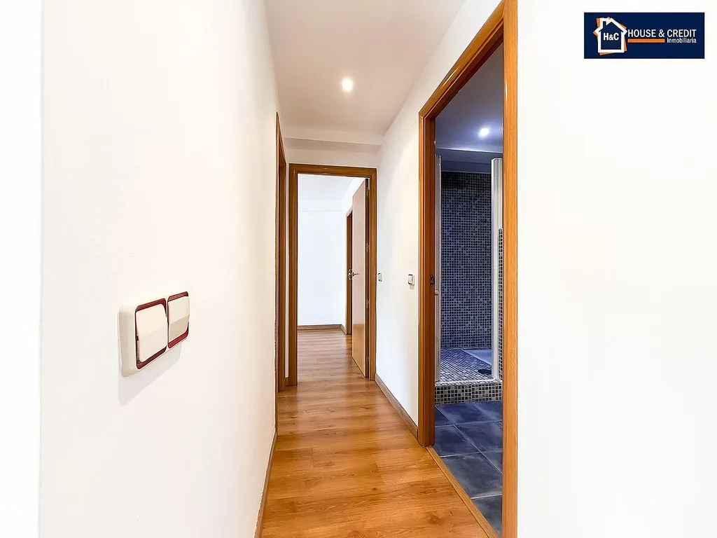 Esik - 2-Bedroom Flat with A/C in Valderas