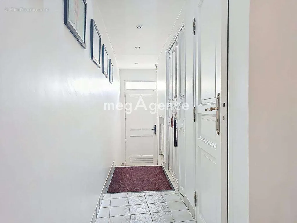 hallway_entrance