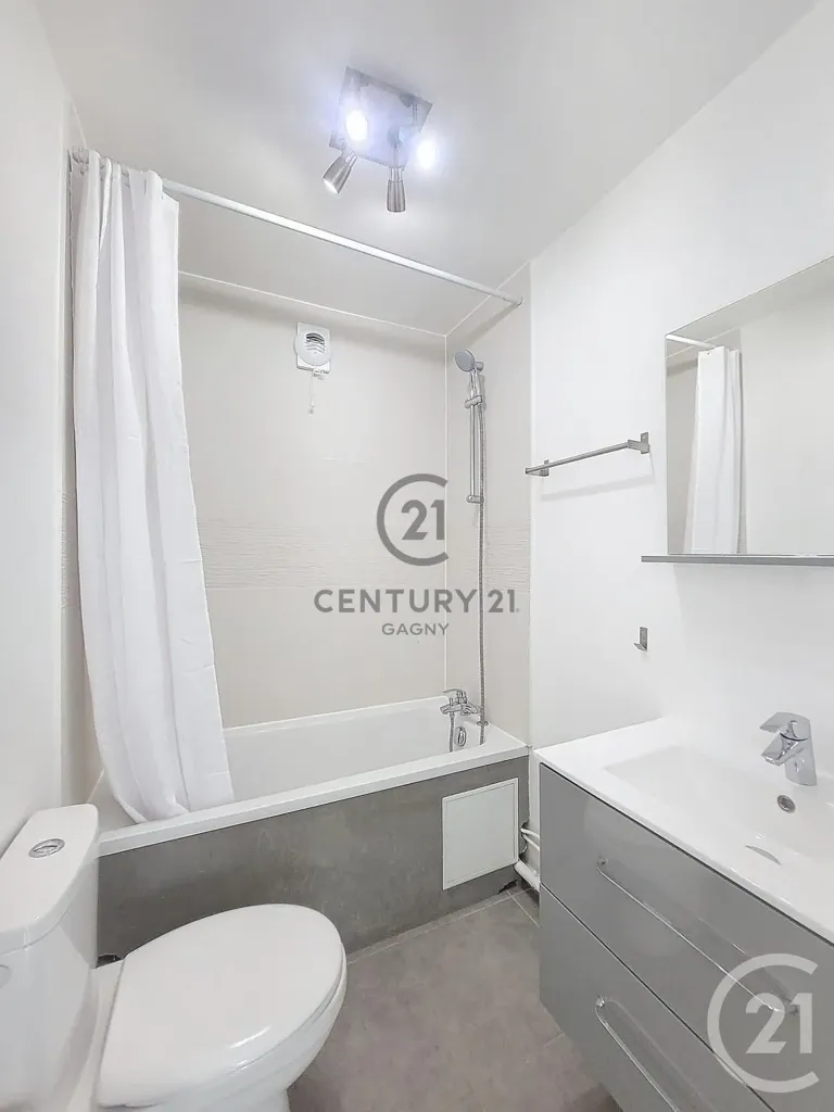 Vannitoad - Studio with Balcony in Gagny