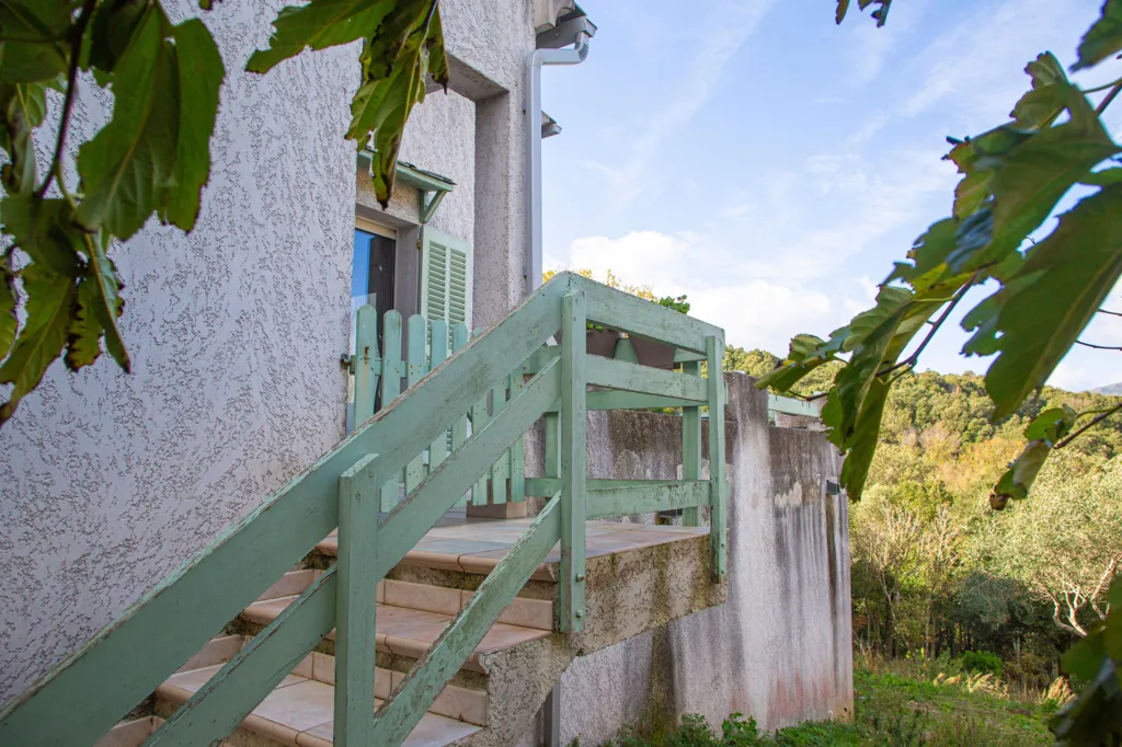 Pièces - Bungalow de plain-pied avec terrasse à Luri