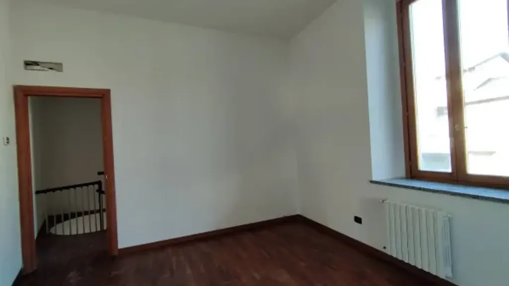 Pièces - Rented Duplex with Central Heating in Rho