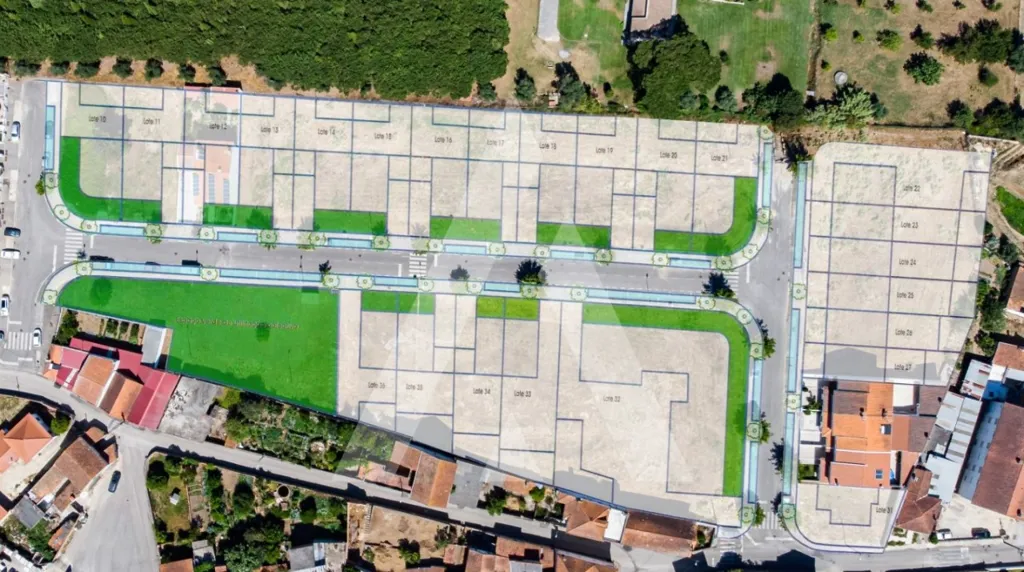 Plaan - Construction Plot with Three Floors in Mogofores