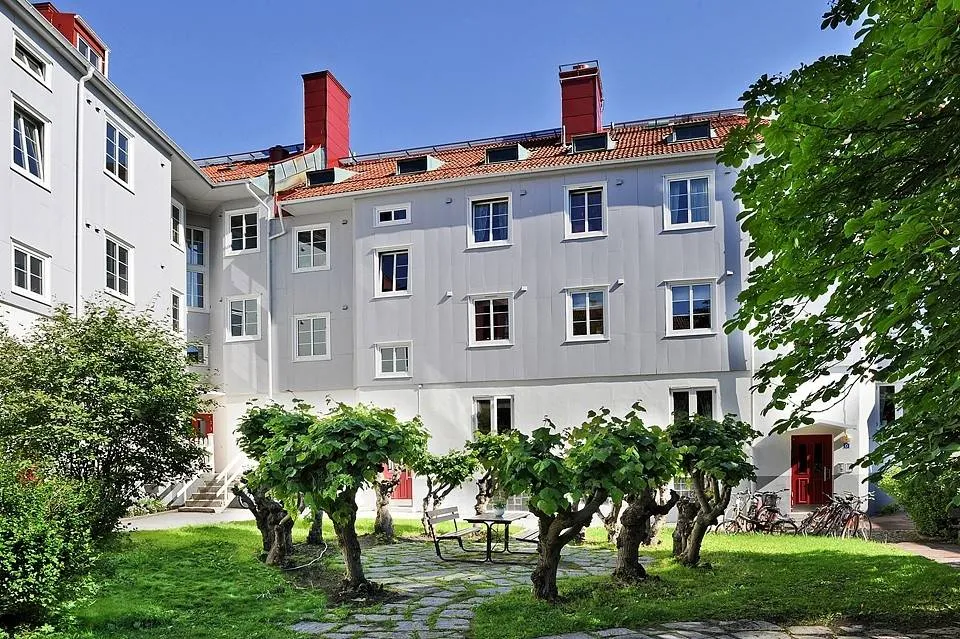 Aed - Corner Flat with High Ceilings in Göteborg