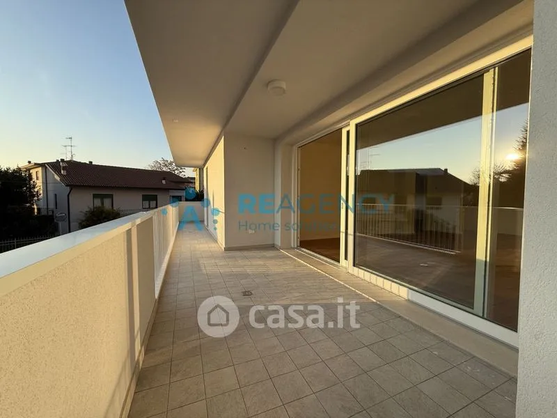 Balcon - Newly Built Triplex with Terrace in Creazzo