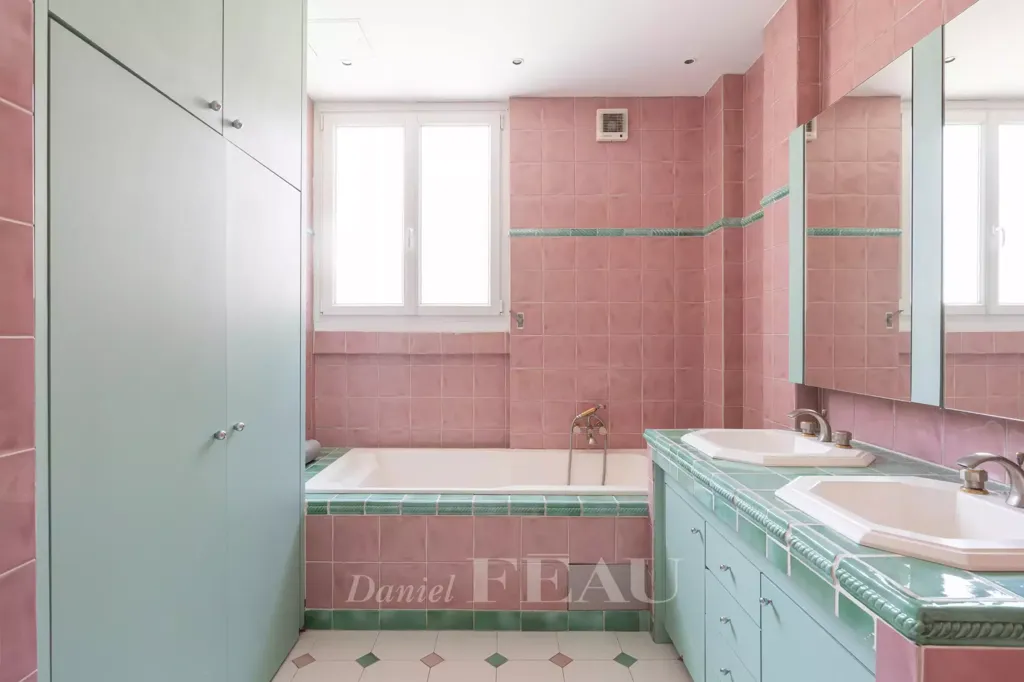 Vannitoad - Mansion with Swimming Pool in Neuilly-sur-Seine
