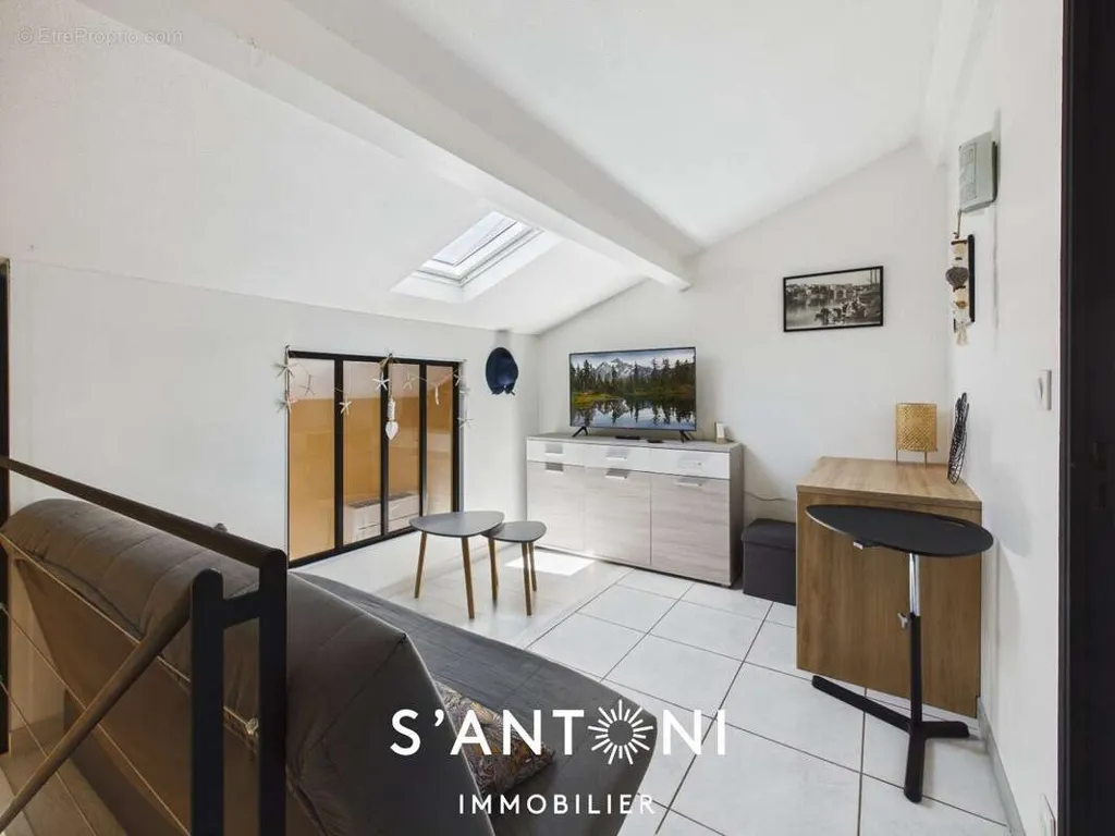 Séjour - Villa 3 Chambres avec Grande Terrasse près de la Plage
