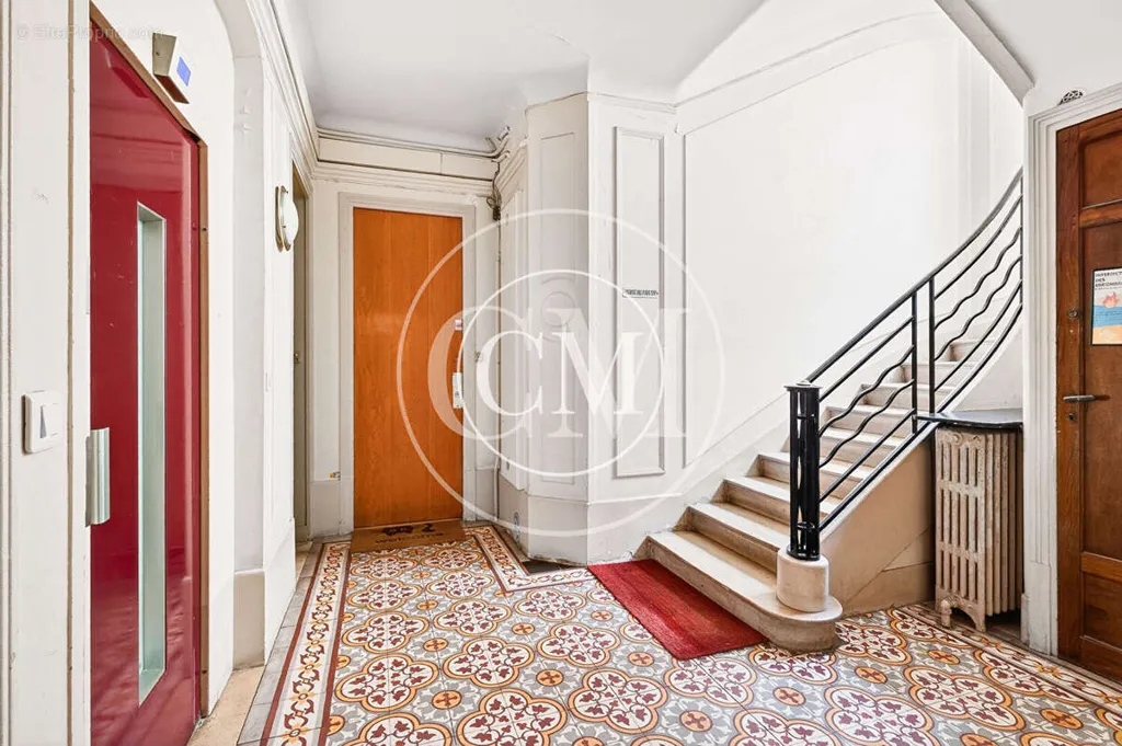 Entrée - Appartement Rénové avec Vue Panoramique à Issy-les-Moulineaux