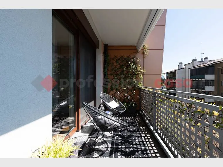 Balcone - Modern 3-Bedroom Apartment in Buccinasco