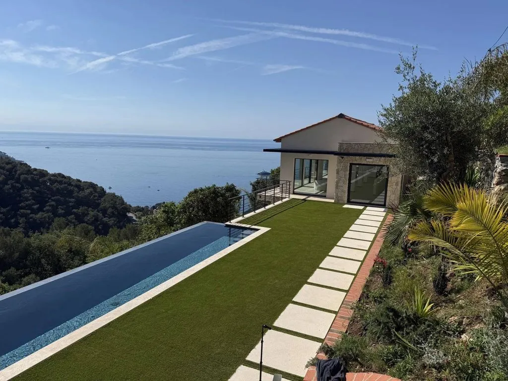 Bassein - Contemporary Villa with Infinity Pool in Roquebrune-Cap-Martin