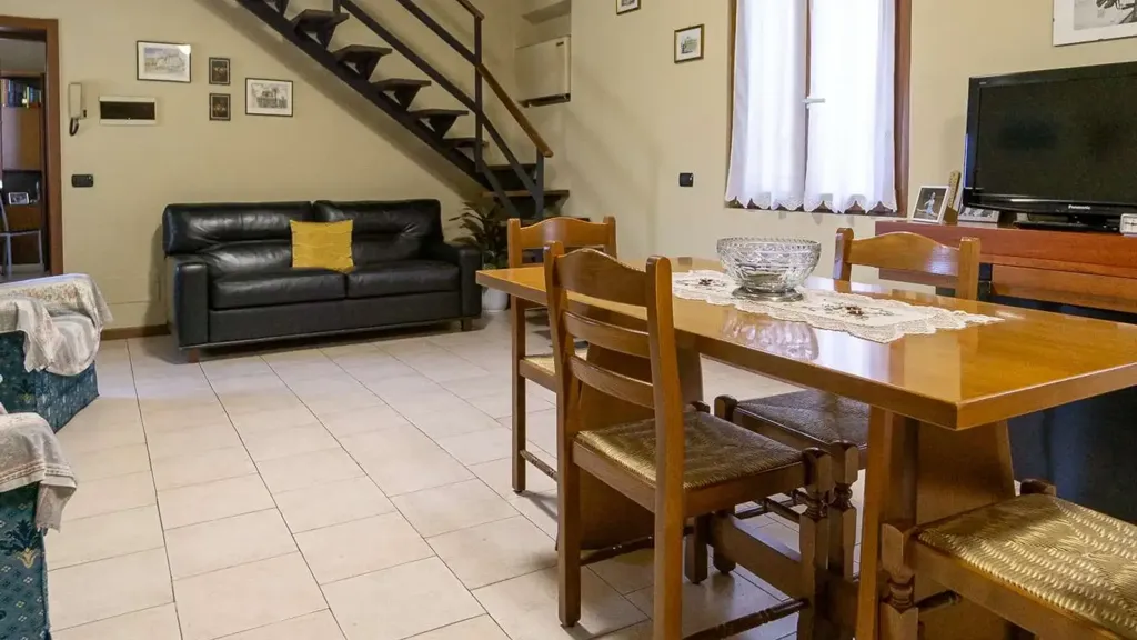 Salle à manger - Rustic Villa with Garden in Pontenure