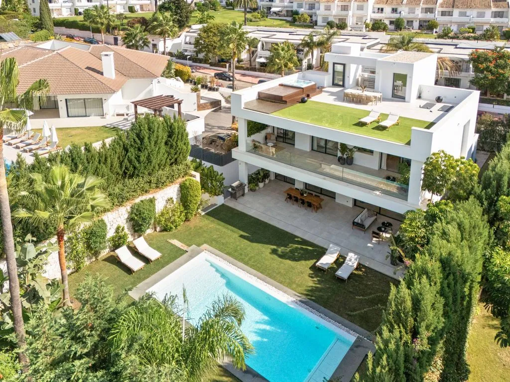 Vue aérienne - Contemporary Villa with Pool in Nueva Andalucía