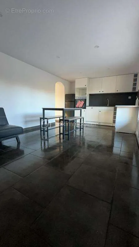 Köök - Mixed-Use Property with Pool in Monseret