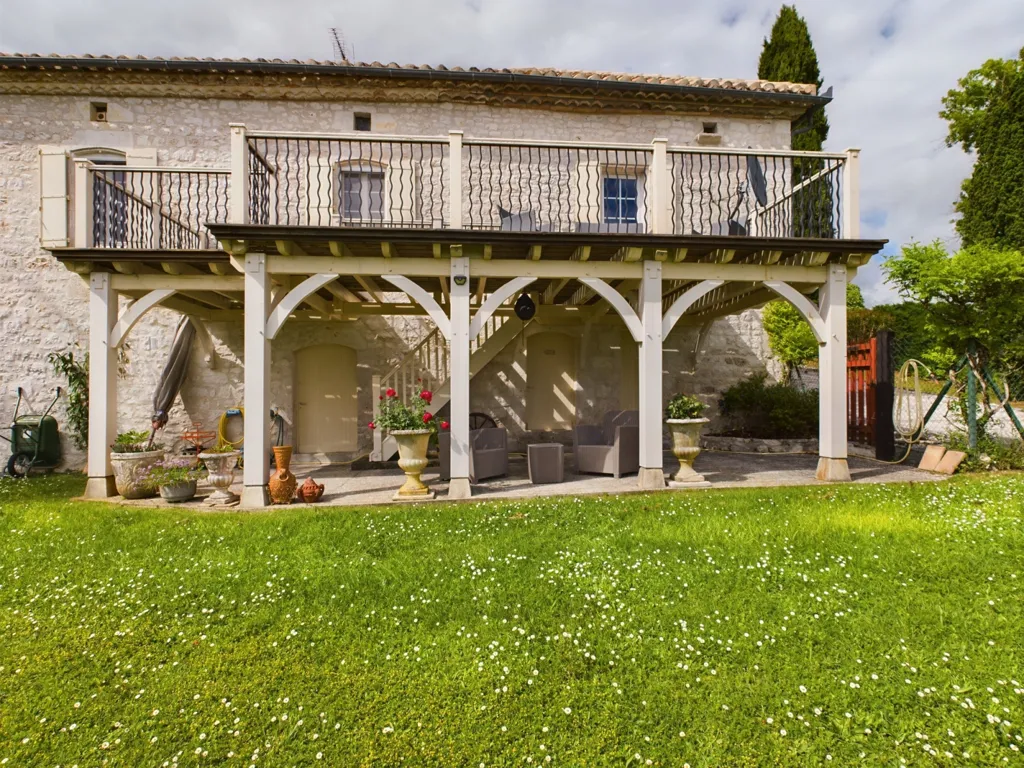 Terrasse - Maison en Pierre avec Piscine à Montaigu-de-Quercy