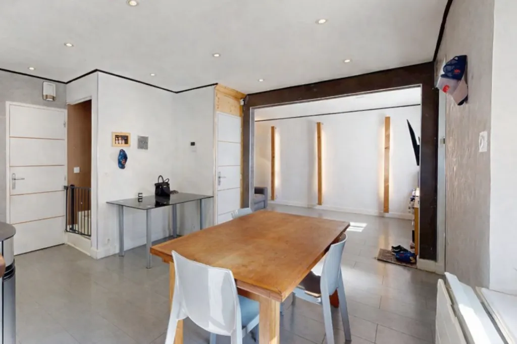 Maison au Calme avec Garage et Terrain à Champier