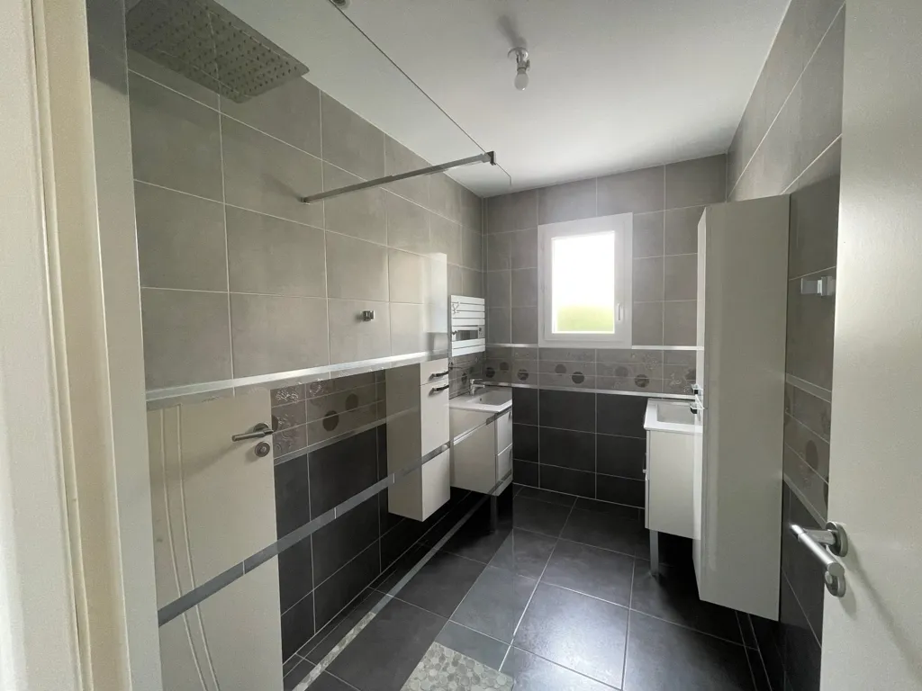 Vannitoad - 4-Bedroom House with Garden in Echillais