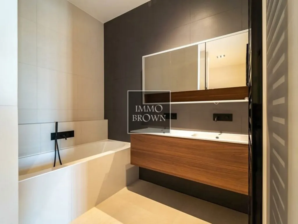 Salles de bain - Appartement Rénové avec Terrasse à Ixelles