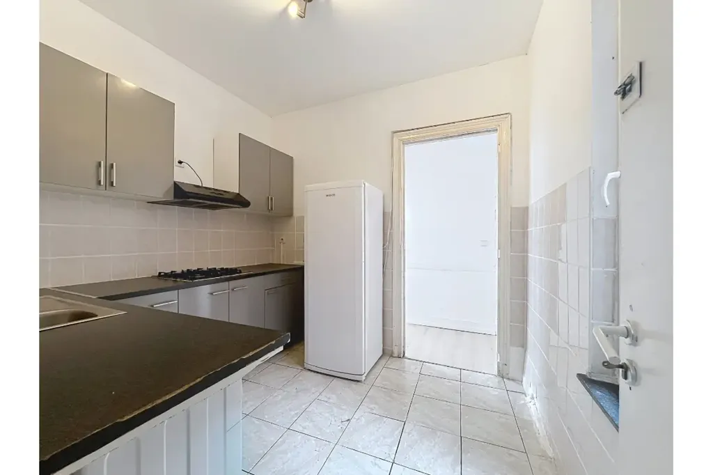 Cucina - Bright Apartment with Corner Location in Ixelles