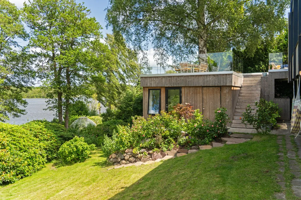 Jardin - Modernised Villa with Water View in Lyngby