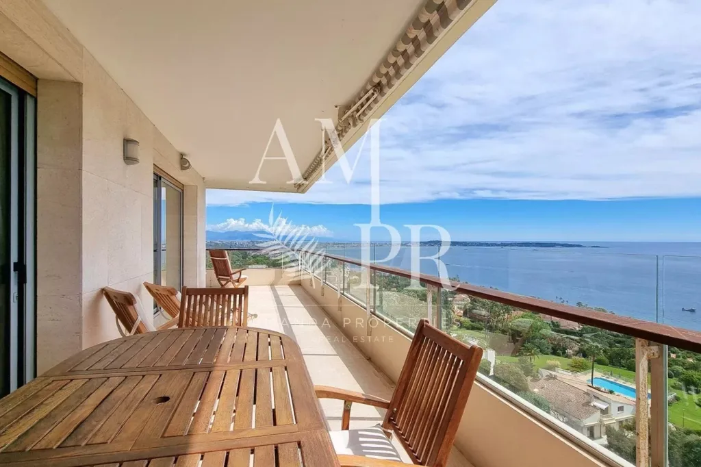 Balcon - Appartement de Prestige avec Vue Mer à Cannes