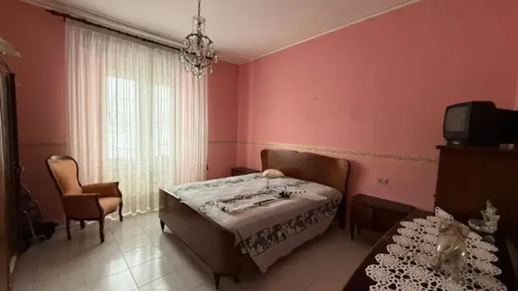 Magamistoad - Three-Bedroom Apartment with Balcony in Benevento