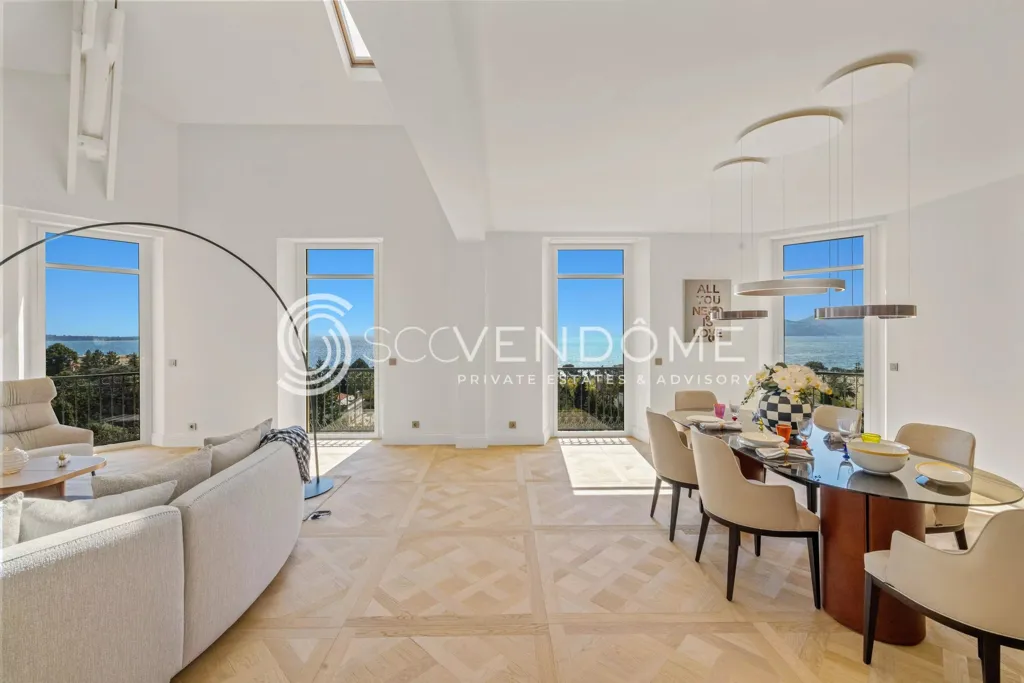 Söögituba - Duplex with Panoramic Sea View in Cannes
