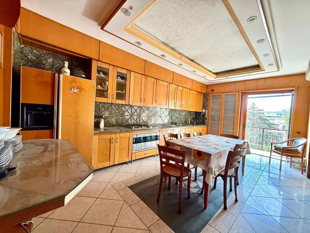 Salle à manger - Spacious Apartment with Balcony in Naples