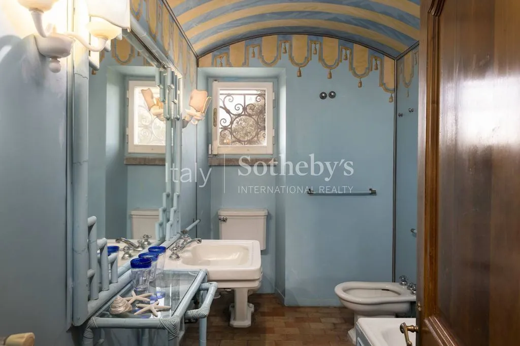 Salles de bain - 17th-Century Villa with Private Chapel in Rome