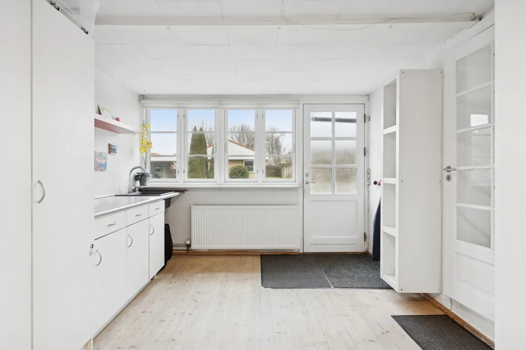 Cuisine - Villa with South-Facing Garden in Odense
