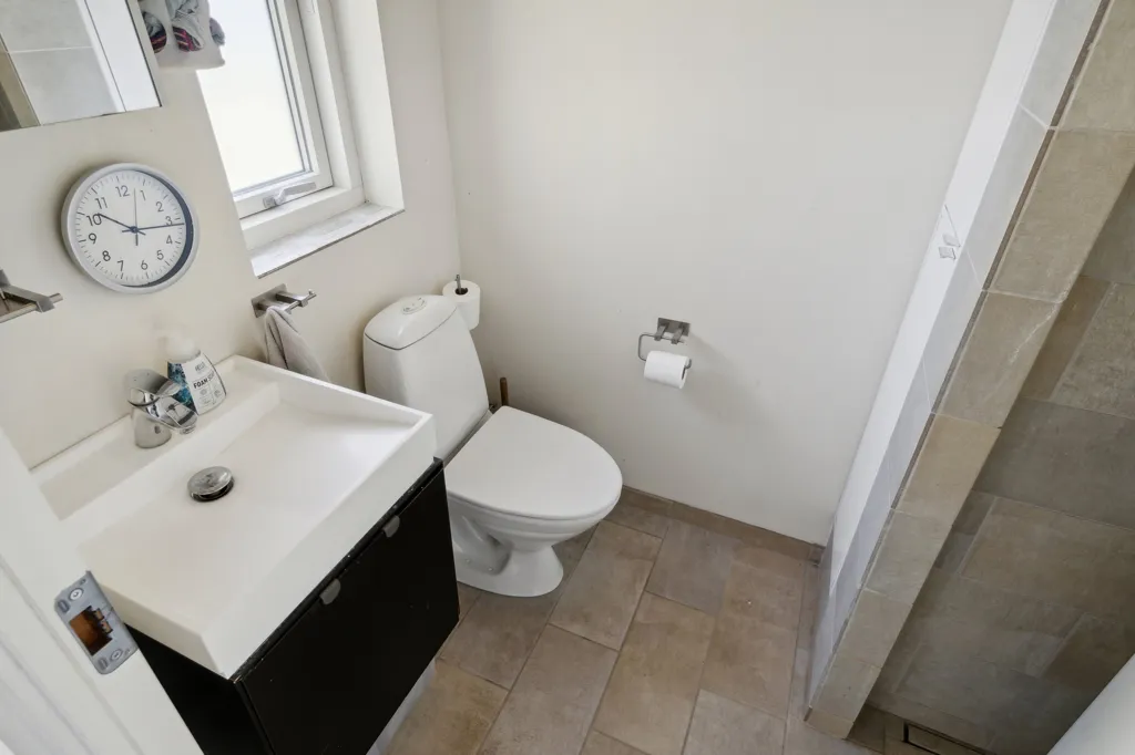 Salles de bain - Spacious Villa with Garden near Strand in Struer