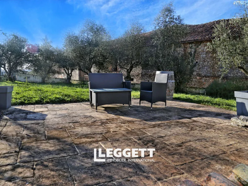Aed - Charming Property with Pool between Civray and Ruffec