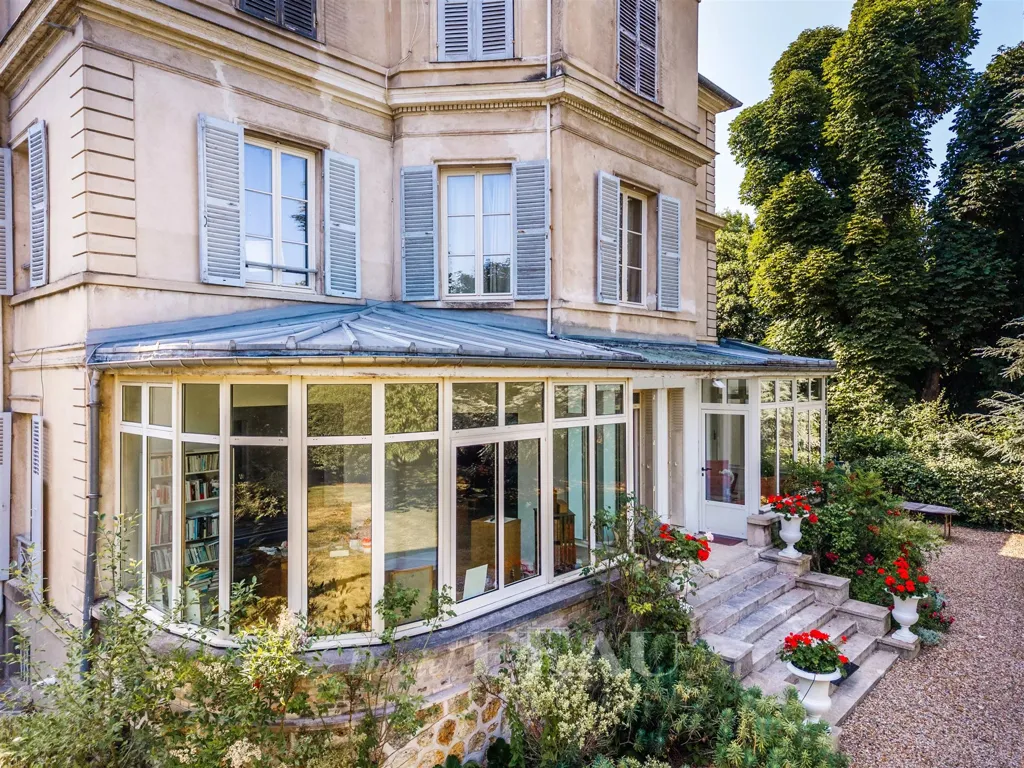 Exterior - 4-Bed Apartment with Garden in Saint-Germain-en-Laye