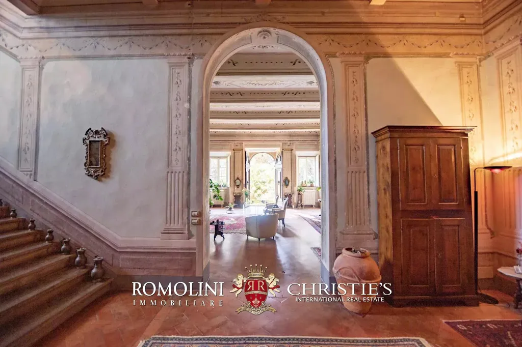Esik - 18th-Century Villa with Panoramic Views near Pisa