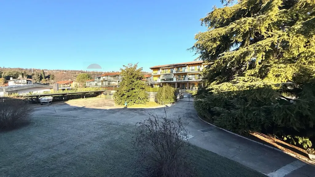 Jardin - Rustic Lakefront Apartment in Padenghe Sul Garda