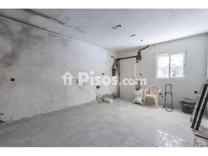 Rooms - House to Renovate in Güevéjar