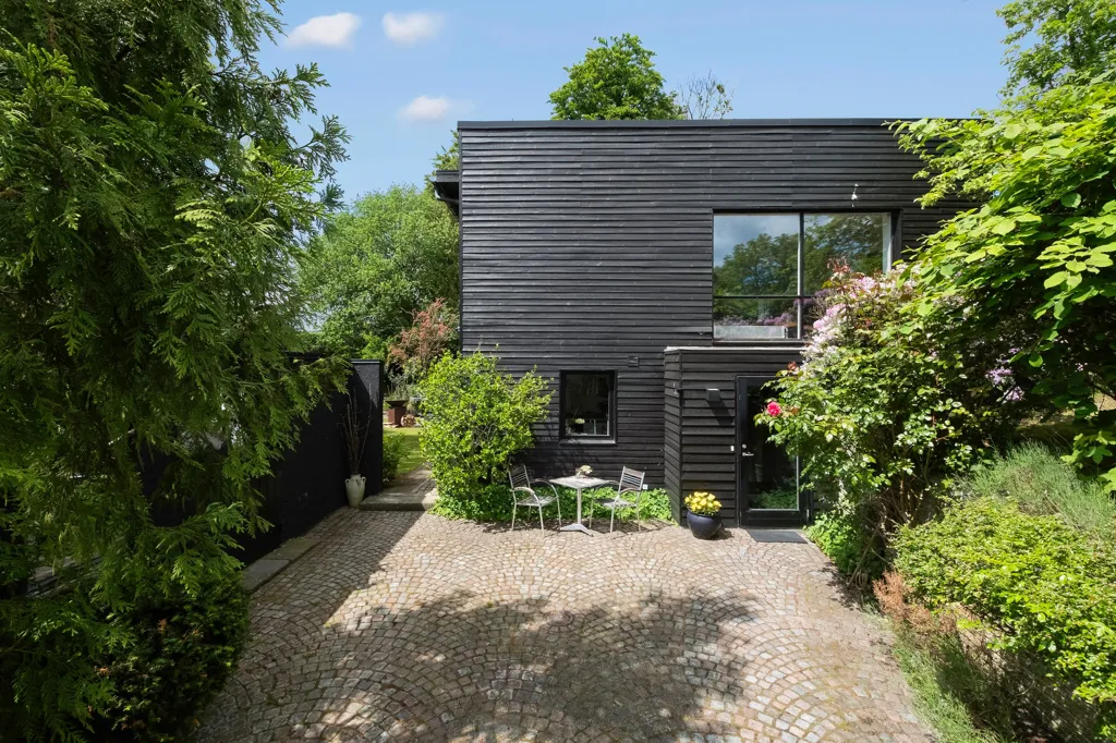 Aed - Architect-designed House with Garden in Espergærde