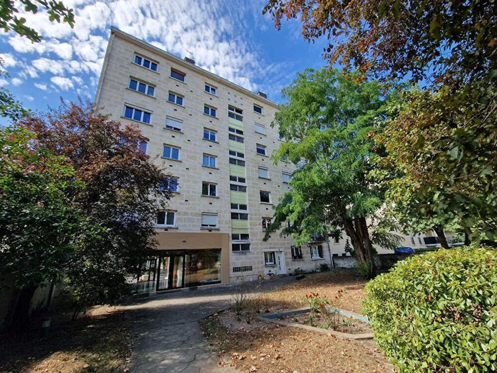 Giardino - 3-Bed Apartment with Balcony in Yvelines