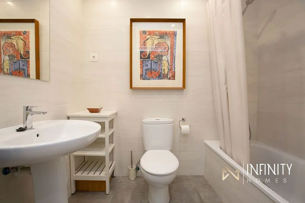 Bathrooms - Duplex with Terrace in La Galea, Getxo