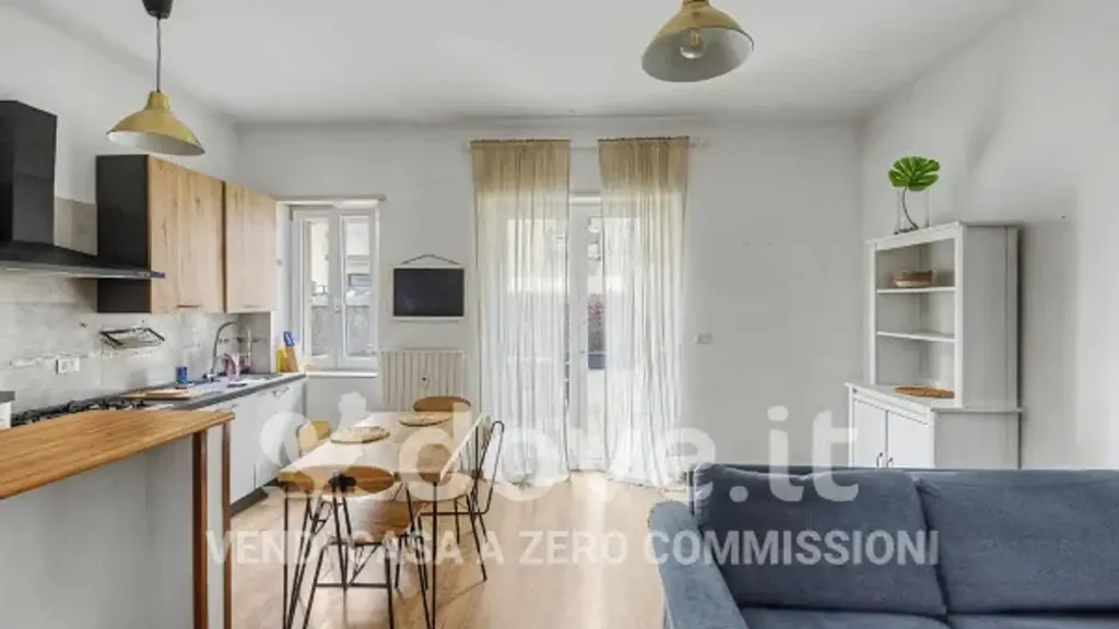 Séjour - Rearranged Flat with Terrace in Varese