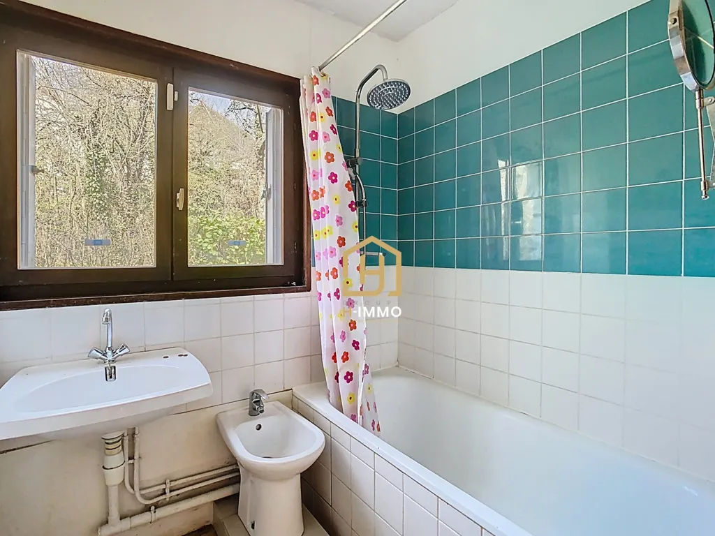 Salles de bain - Appartement avec Balcon à Meylan