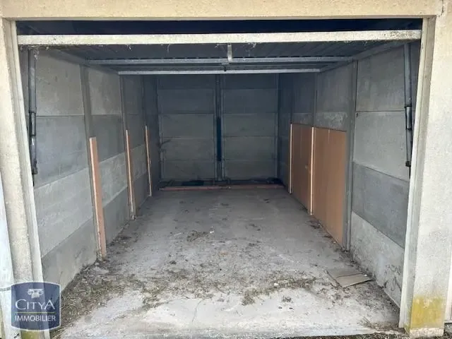 Garage - Parking Space in Chilly-Mazarin