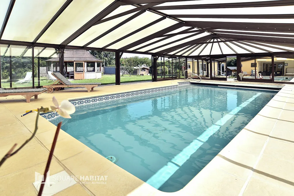 Bassein - House with Indoor Pool in Plerguer