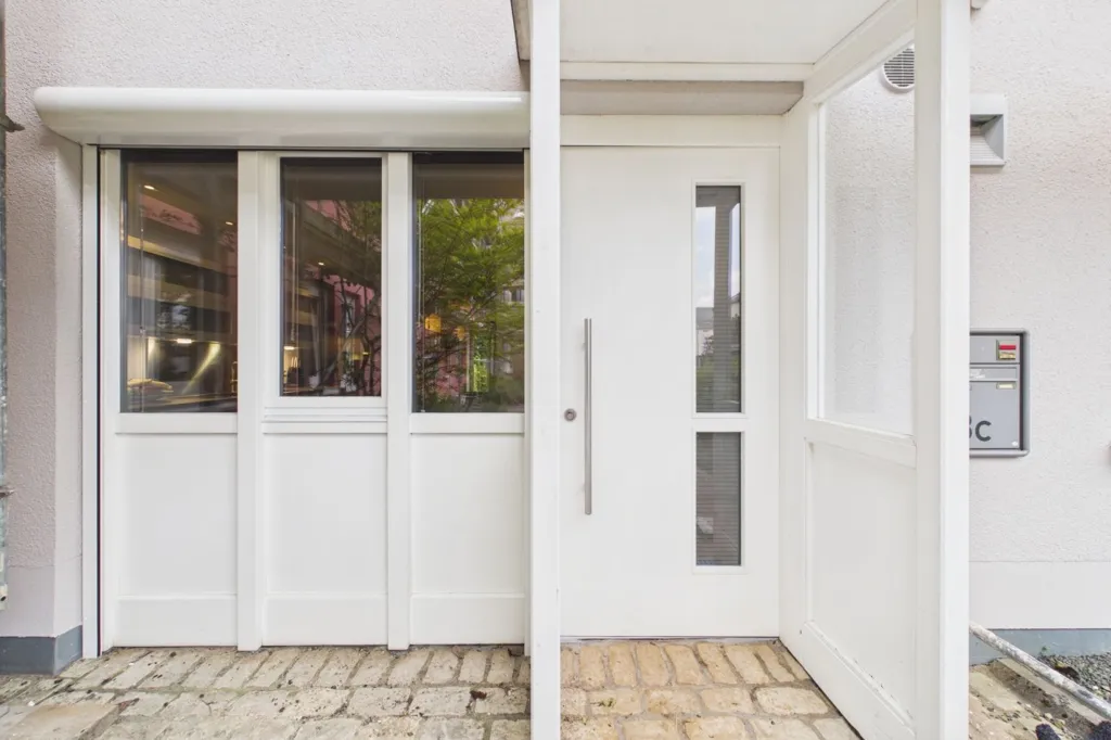 Esik - 3-Bedroom Apartment with Garden in Itzig