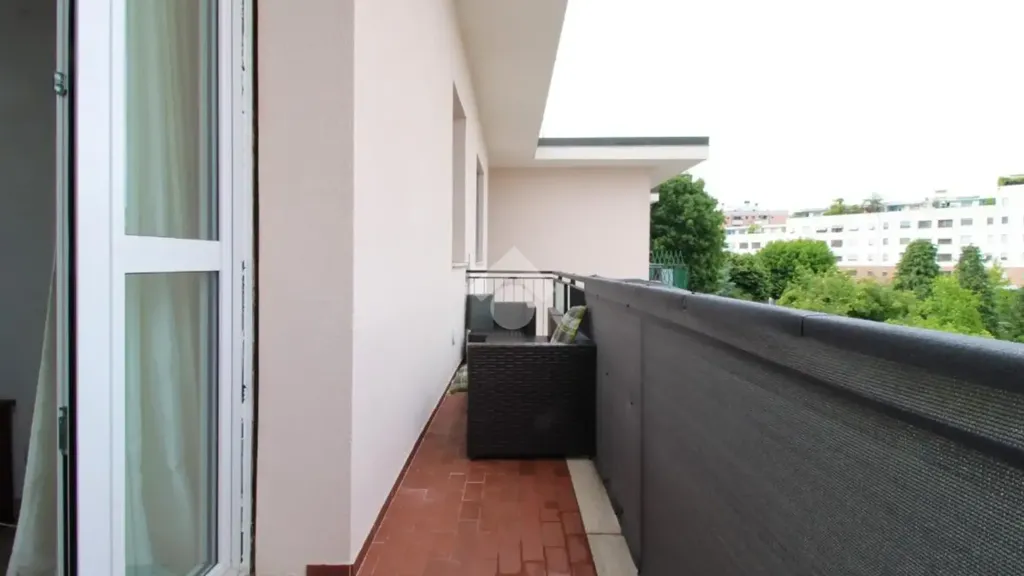Balcone - Triplex to Renovate in Assago