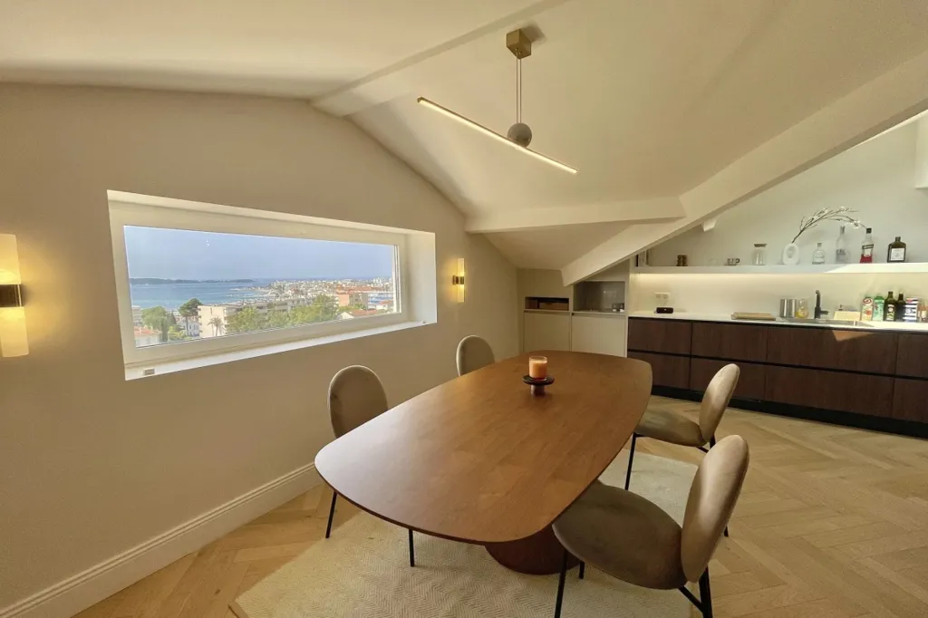 Söögituba - 2-Bedroom Apartment with Sea View in Cannes