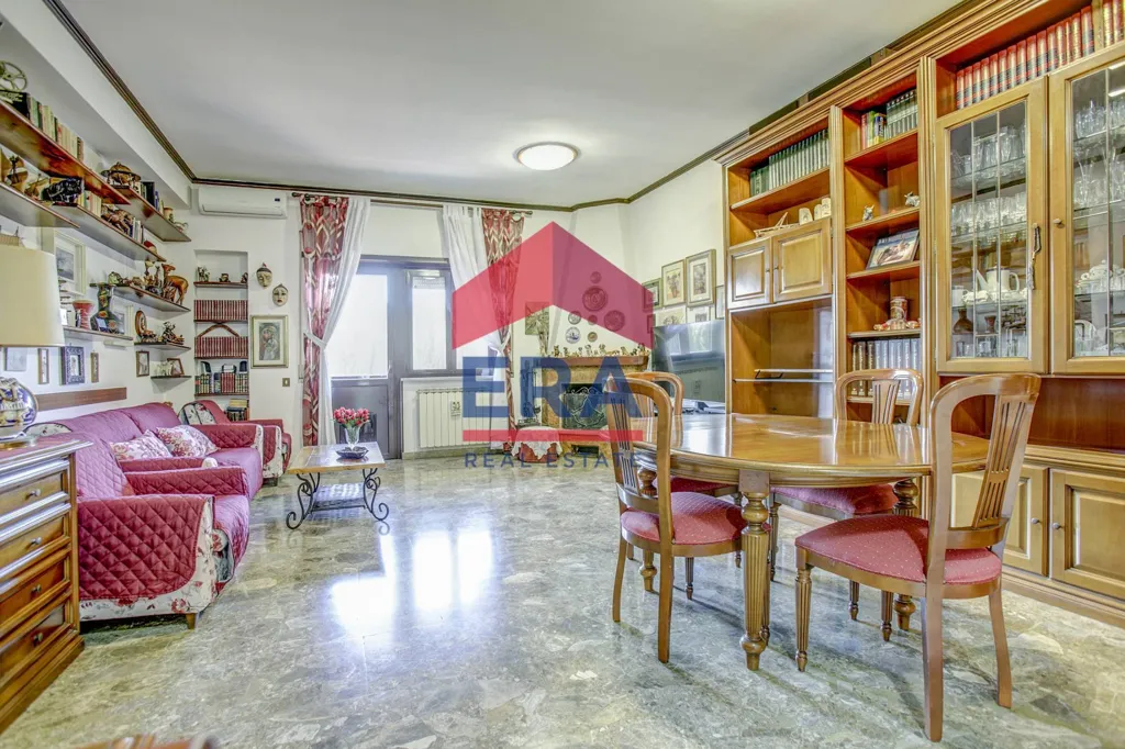 Salle à manger - Spacious Apartment with Balcony in Acilia, Rome