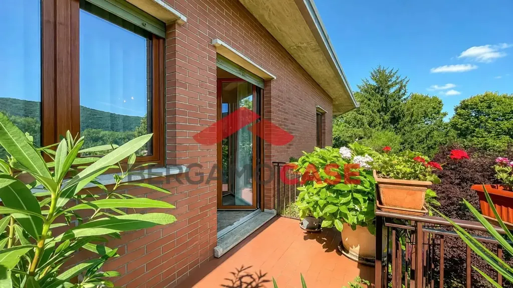 Terrazza - Appartamento con tre balconi a Bergamo, zona stadio