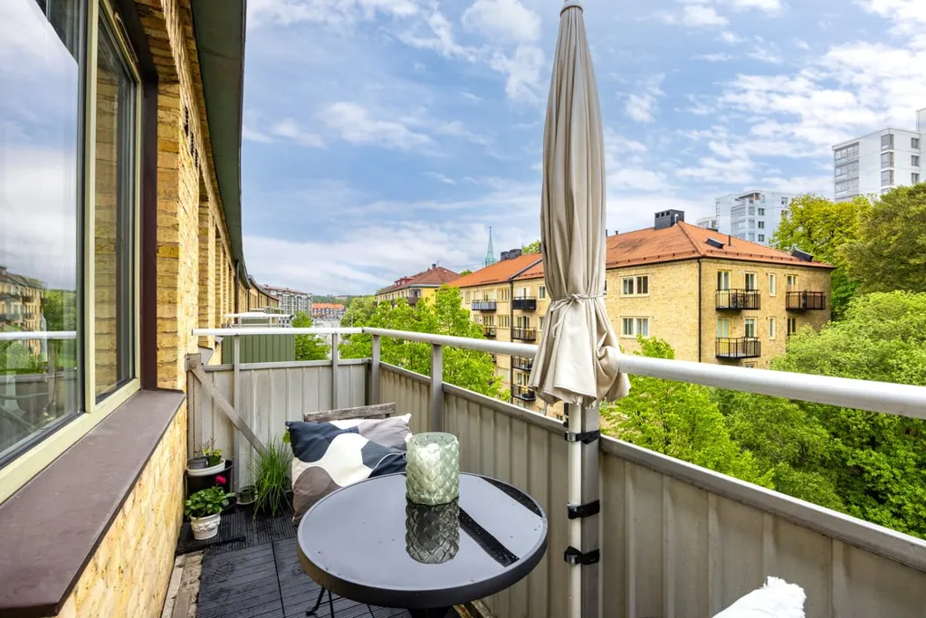 Balcon - Renovated Flat with Balcony in Gubberoparken