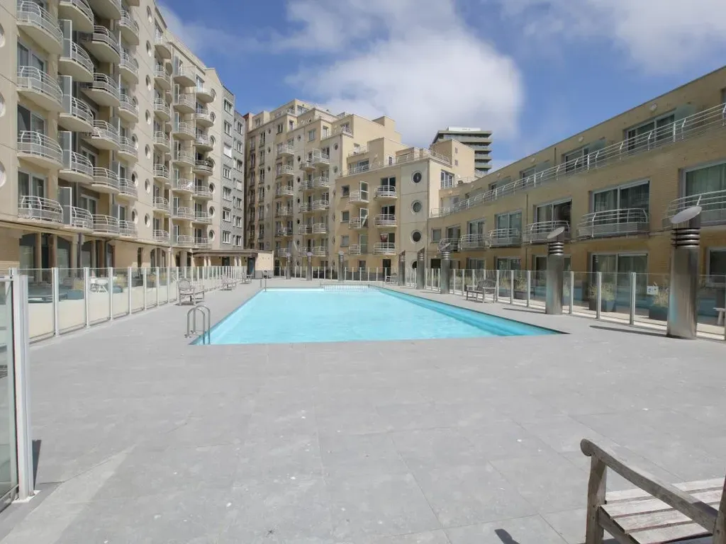 Piscine - Studio Stylé avec Vue Mer à Oostende