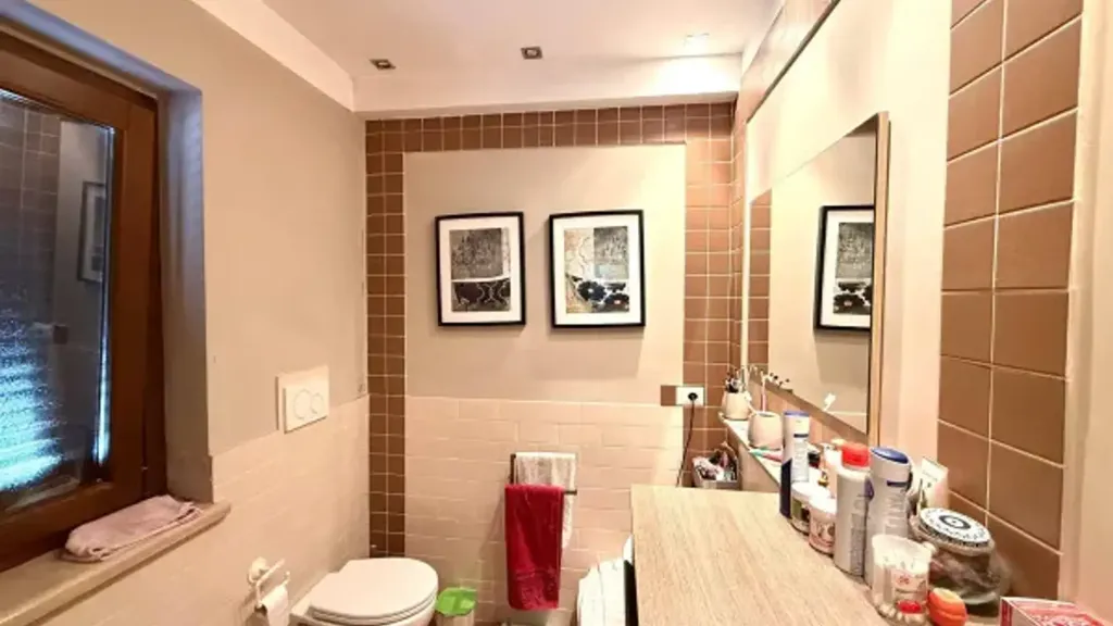 Salles de bain - Rustic-Style Flat with Balcony in Guidonia